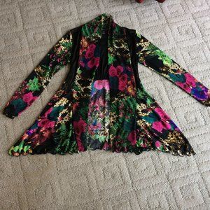 Zion long sleeve floral open front top Size M